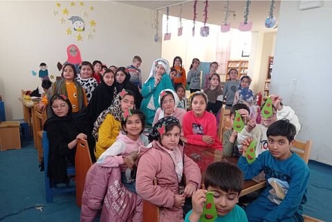 مدیریت و ساعات کار کتابخانه ایدهآل با توجه به نیاز مردم منطقه تنظیم می شود