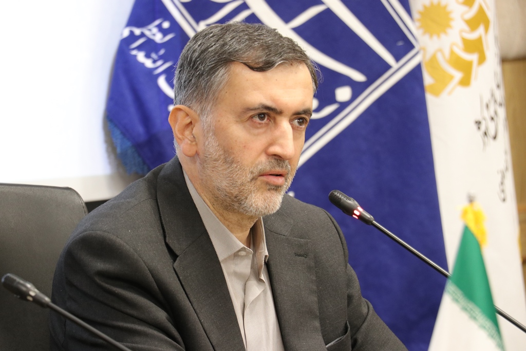 امروز برای حفظ و سالم نگاه داشتن انقلاب اسلامی در بین نسل جدید باید از امام بگوئیم