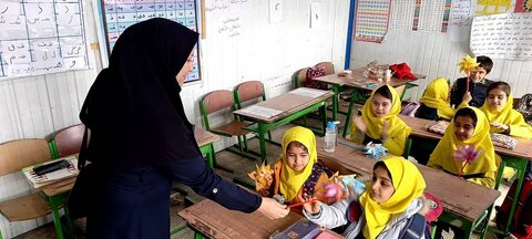 حضور کاروان جهادی کتابخوانی کتابخانه‌های عمومی آذربایجان‌غربی در روستای باشلان بشلو