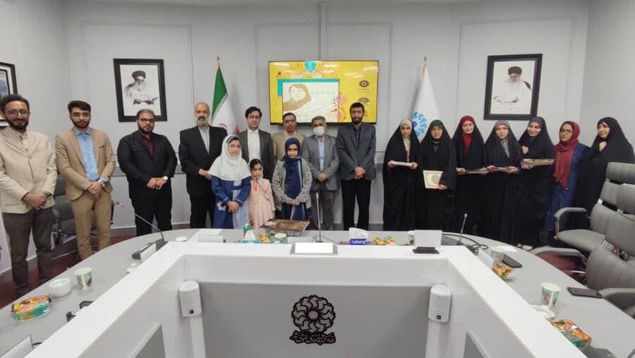 نقش آفرینی محافل ادبی نهاد در توسعه فرهنگی و آشنایی با مفاخر ادبی نشست بزرگداشت پروین اعتصامی قم