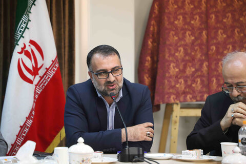 نشست نقد و معرفی از کتاب «خلاصة الأشعار و زبدة الأفکار» در کتابخانه مرکزی همدان