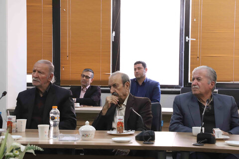 نشست نقد و معرفی از کتاب «خلاصة الأشعار و زبدة الأفکار» در کتابخانه مرکزی همدان