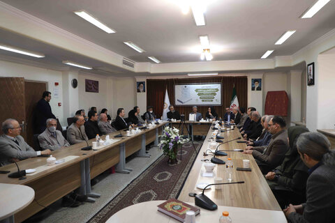 نشست نقد و معرفی از کتاب «خلاصة الأشعار و زبدة الأفکار» در کتابخانه مرکزی همدان