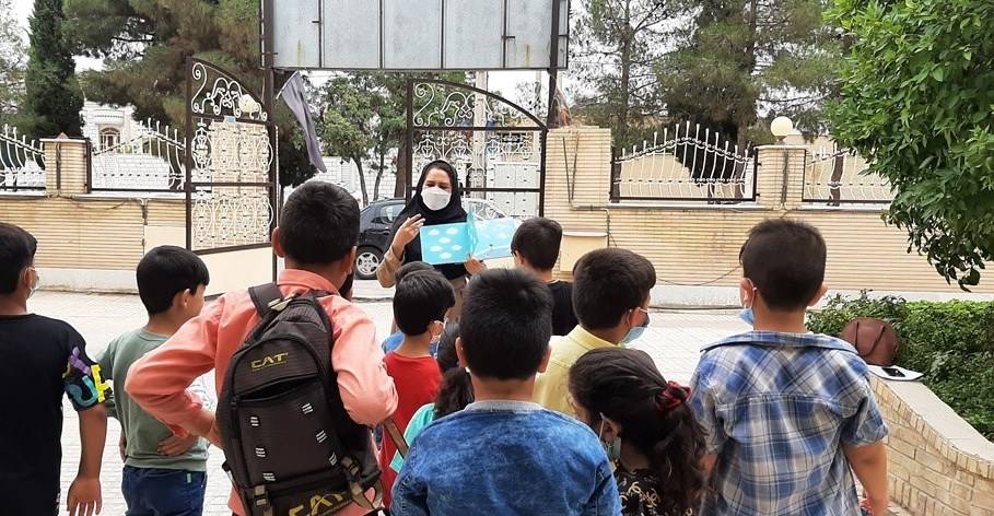 کتابداران در کتابخانه ایدهآل منتظر ورود مردم به کتابخانه نیستند بلکه فعالیت های کتابخانه را به بطن اجتماع می برند