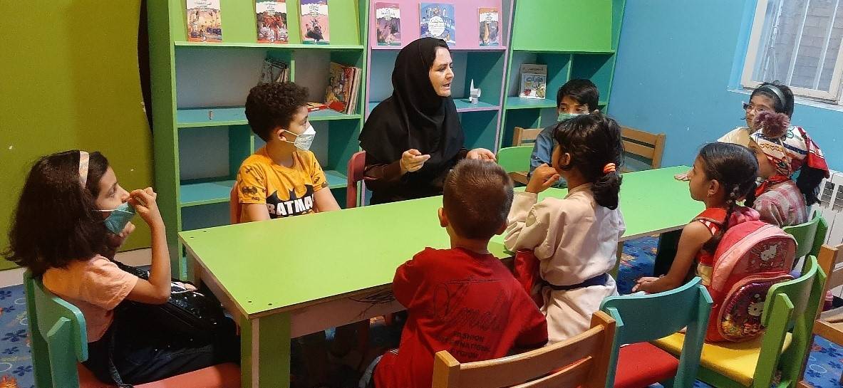 کتابداران در کتابخانه ایدهآل منتظر ورود مردم به کتابخانه نیستند بلکه فعالیت های کتابخانه را به بطن اجتماع می برند