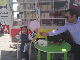 ارائه خدمات کتابخانه‌ای در ایام نوروز به همت کتابخانه‌های عمومی خراسان رضوی در ایستگاه های استقبال از زائران نوروزی