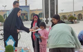 ارائه خدمات کتابخانه‌ای در ایام نوروز به همت کتابخانه‌های عمومی خراسان رضوی در ایستگاه های استقبال از زائران نوروزی