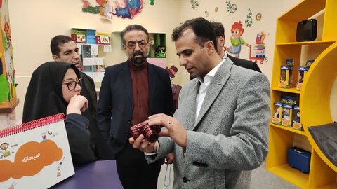 بازدید کارشناسان اداره کل کتابخانه های عمومی آذربایجان شرقی از کتابخانه مرکزی قم