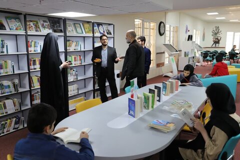 کتاب و کتابخوانی باعث افزایش تمرکز و روحیه پژوهشگری نسل جدید میشود/ لزوم پرداختن به ذائقههای جوانان در کتاب و کتابخانهها