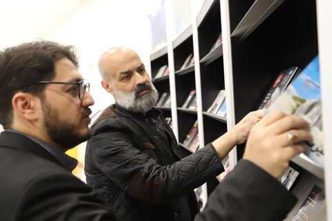 کتاب و کتابخوانی باعث افزایش تمرکز و روحیه پژوهشگری نسل جدید میشود/ لزوم پرداختن به ذائقههای جوانان در کتاب و کتابخانهها