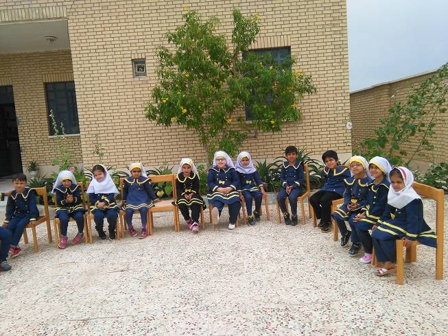 تلاشهای بیوقفه یک کتابدار برای باز شدن جای کتابخانه در دل اهالی روستای بنهگز