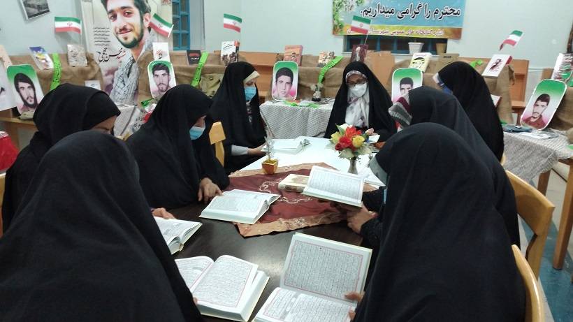 تلاشهای بیوقفه یک کتابدار برای باز شدن جای کتابخانه در دل اهالی روستای بنهگز