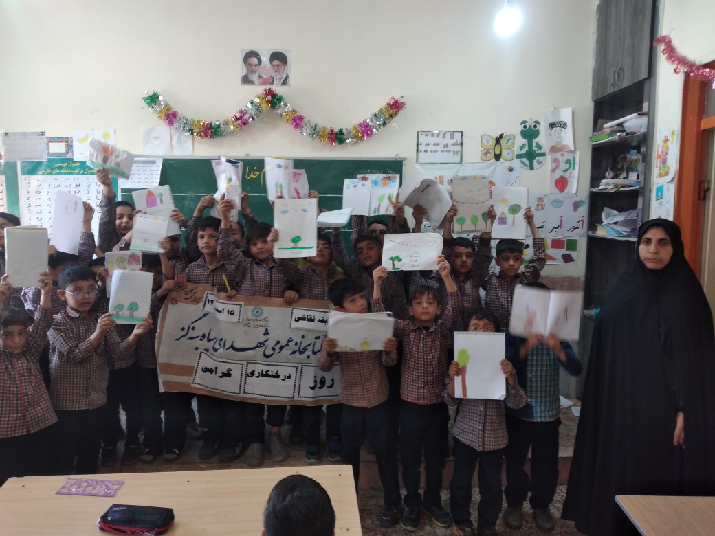 تلاشهای بیوقفه یک کتابدار برای باز شدن جای کتابخانه در دل اهالی روستای بنهگز