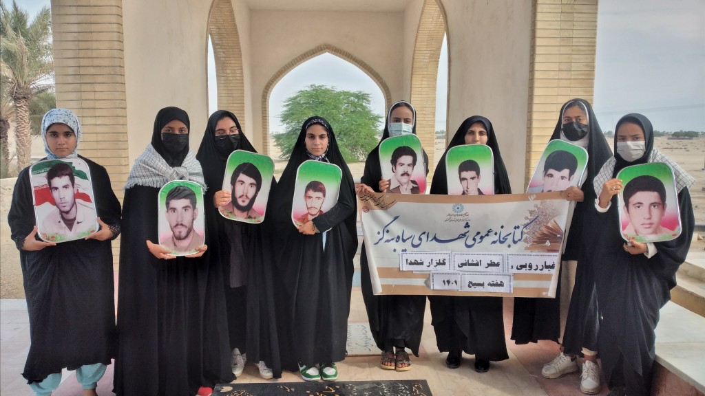 تلاشهای بیوقفه یک کتابدار برای باز شدن جای کتابخانه در دل اهالی روستای بنهگز