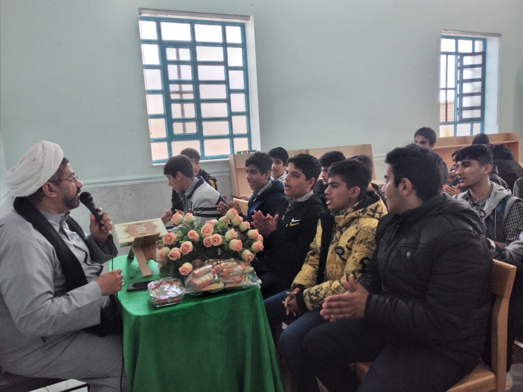 تلاشهای بیوقفه یک کتابدار برای باز شدن جای کتابخانه در دل اهالی روستای بنهگز