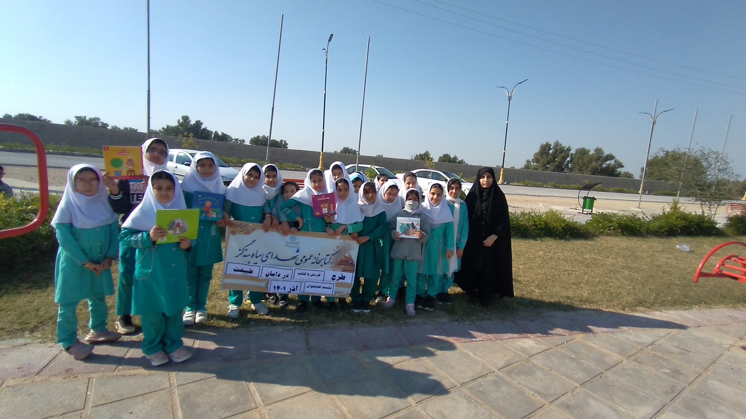 تلاشهای بیوقفه یک کتابدار برای باز شدن جای کتابخانه در دل اهالی روستای بنهگز