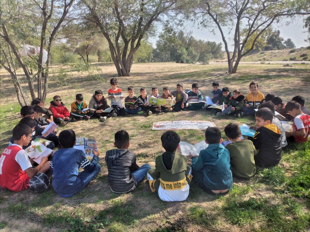 تلاشهای بیوقفه یک کتابدار برای باز شدن جای کتابخانه در دل اهالی روستای بنهگز