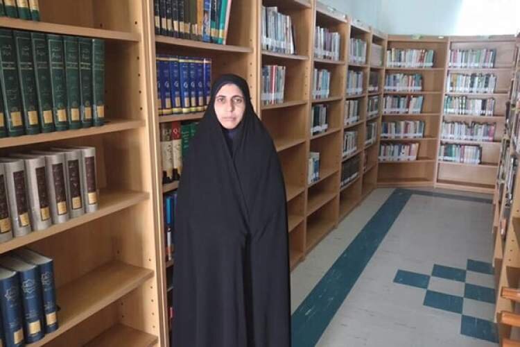 تلاشهای بیوقفه یک کتابدار برای باز شدن جای کتابخانه در دل اهالی روستای بنهگز