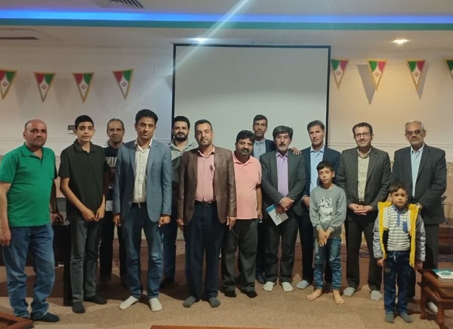 استفاده از هنر شعر برای ترویج فرهنگ ایرانی - اسلامی شب شعر-کتابخانه خاتم الانبیا اردکان یزد