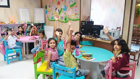 هدف اصلی برنامههای ترویجی جذب همه افراد به کتابخانه است