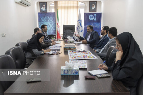 کتابداران میتوانند با برقراری ارتباط با گروههای مختلف مردم، آنها را به سمت کارآفرینی سوق دهند