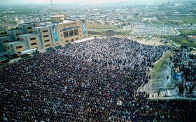 نماز عید فطر در جوار کتابخانه مرکزی همدان