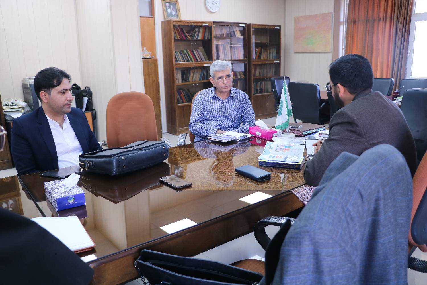 همکاری های مشترک در زمینه مرجع مجازی و همایش کسب و کار در کتابخانه های عمومی