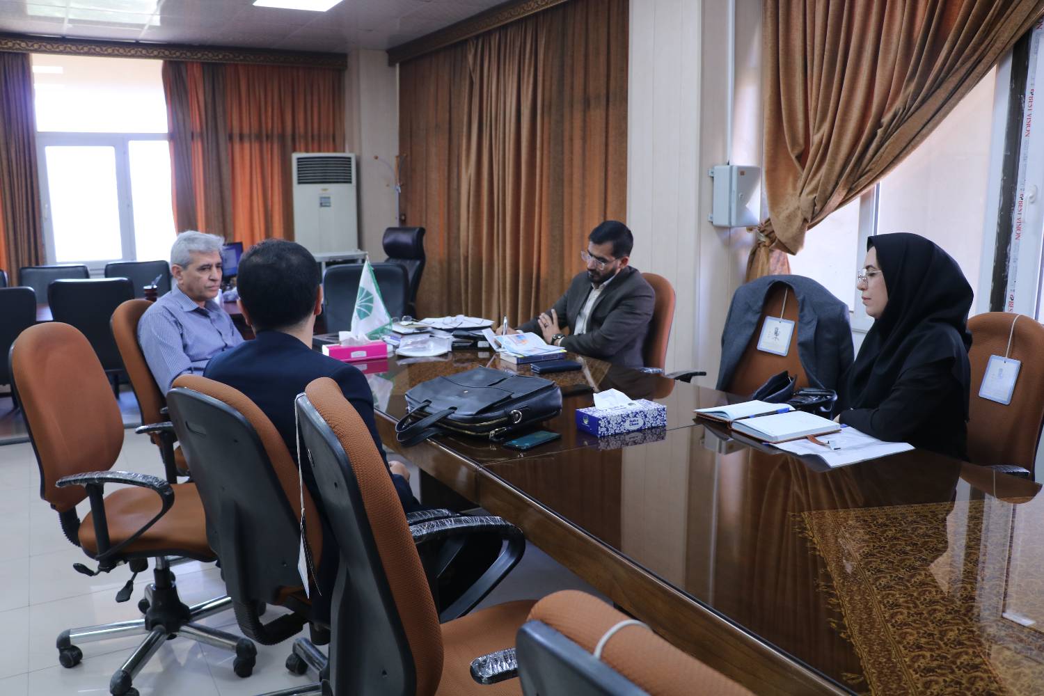 همکاری های مشترک در زمینه مرجع مجازی و همایش کسب و کار در کتابخانه های عمومی