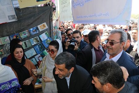 کتاب بهترین دوست و همنشین برای انسان است