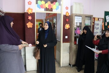 تبلیغ و اطلاع رسانی جشنواره کتابخوانی رضوی در مدارس شهر قزوین