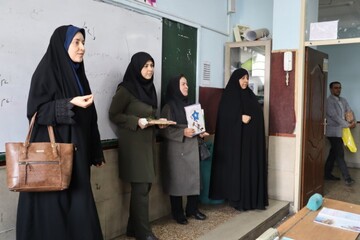 تبلیغ و اطلاع رسانی جشنواره کتابخوانی رضوی در مدارس شهر قزوین