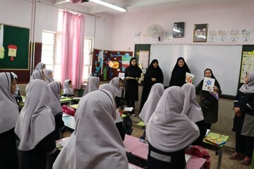 تبلیغ و اطلاع رسانی جشنواره کتابخوانی رضوی در مدارس شهر قزوین