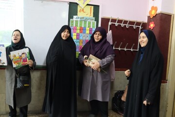 تبلیغ و اطلاع رسانی جشنواره کتابخوانی رضوی در مدارس شهر قزوین