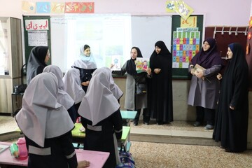 تبلیغ و اطلاع رسانی جشنواره کتابخوانی رضوی در مدارس شهر قزوین