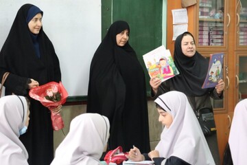 تبلیغ و اطلاع رسانی جشنواره کتابخوانی رضوی در مدارس شهر قزوین