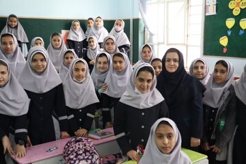 تبلیغ و اطلاع رسانی جشنواره کتابخوانی رضوی در مدارس شهر قزوین