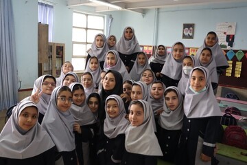 تبلیغ و اطلاع رسانی جشنواره کتابخوانی رضوی در مدارس شهر قزوین