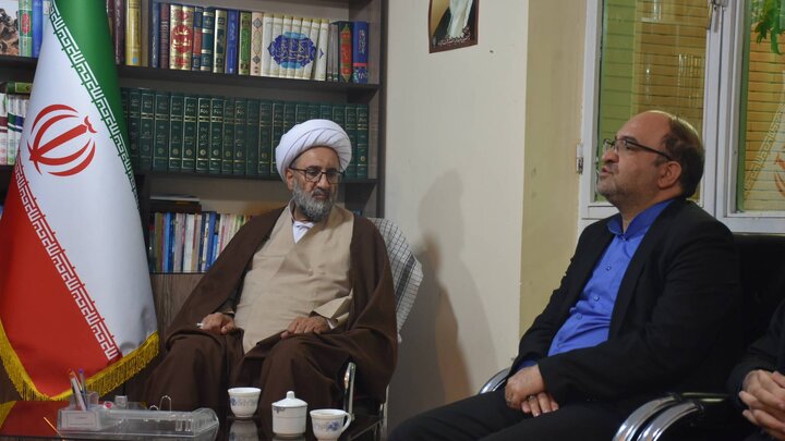 یکی از راههای آسیبزدایی در جامعه ارتباط بیشتر مردم با کتاب و کتابخانه است