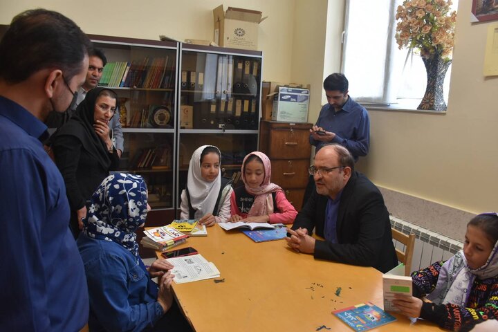 یکی از راههای آسیبزدایی در جامعه ارتباط بیشتر مردم با کتاب و کتابخانه است