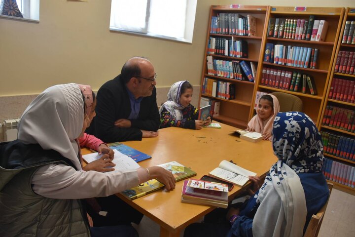 یکی از راههای آسیبزدایی در جامعه ارتباط بیشتر مردم با کتاب و کتابخانه است