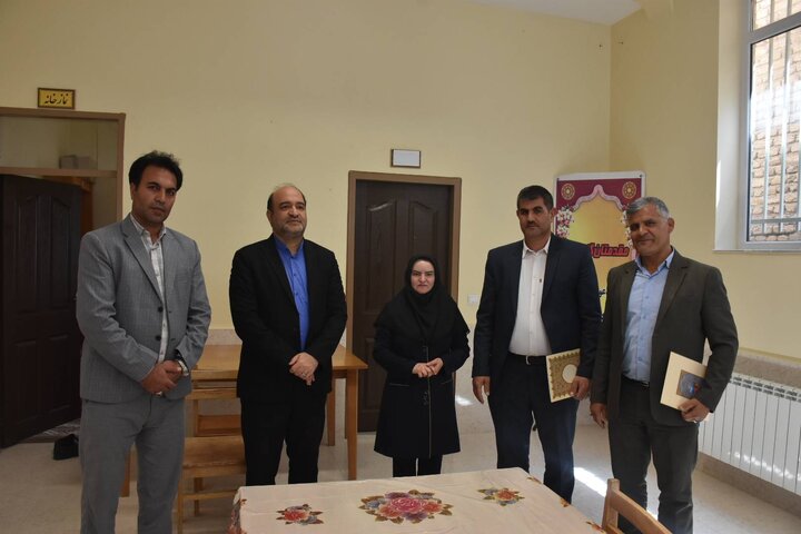 یکی از راههای آسیبزدایی در جامعه ارتباط بیشتر مردم با کتاب و کتابخانه است