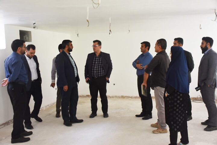 بازدید مدیرکل عمرانی و مدیرکل امور کتابخانههای نهاد از پروژه بازسازی کتابخانه شهید دستغیب شیراز