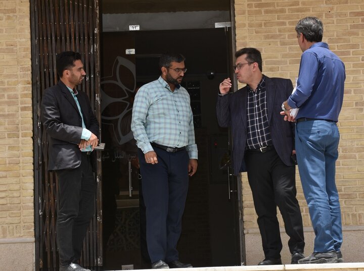بازدید مدیرکل عمرانی و مدیرکل امور کتابخانههای نهاد از پروژه بازسازی کتابخانه شهید دستغیب شیراز