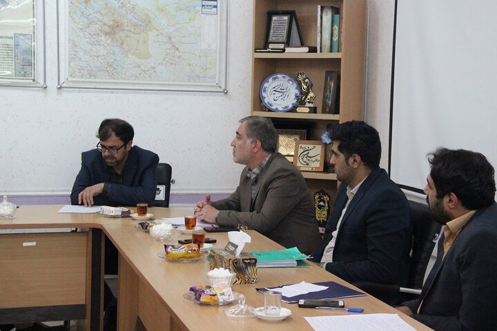 نشست مدیرکل کتابخانه‌های عمومی اصفهان با دبیر هئیت رئیسه مجلس شورای اسلامی