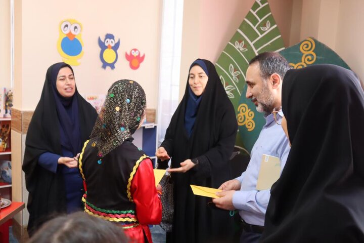 مدیرکل و جمعی از کارکنان کتابخانه های عمومی استان قزوین از کتابخانه های گیلان بازدید کردند