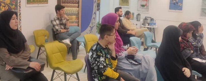 نشست سینماکتاب با موضوع فیلم «غریب» در کرمانشاه برگزار شد