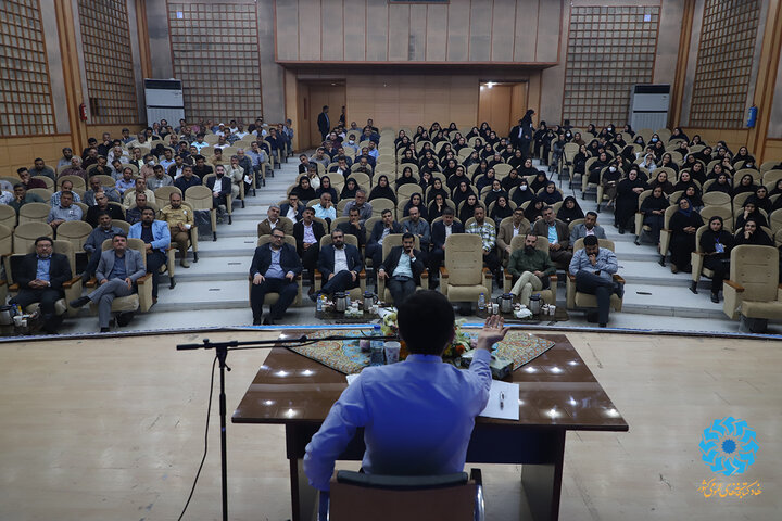 ضرورت استفاده از همه ظرفیتهای کتابخانه و حل مشکلات معیشتی همکاران/ راهاندازی اولین کتابخانه الکترونیک در تهران/ عضویت همه مردم ایران در طرح جدید عضویت کتابخانهها