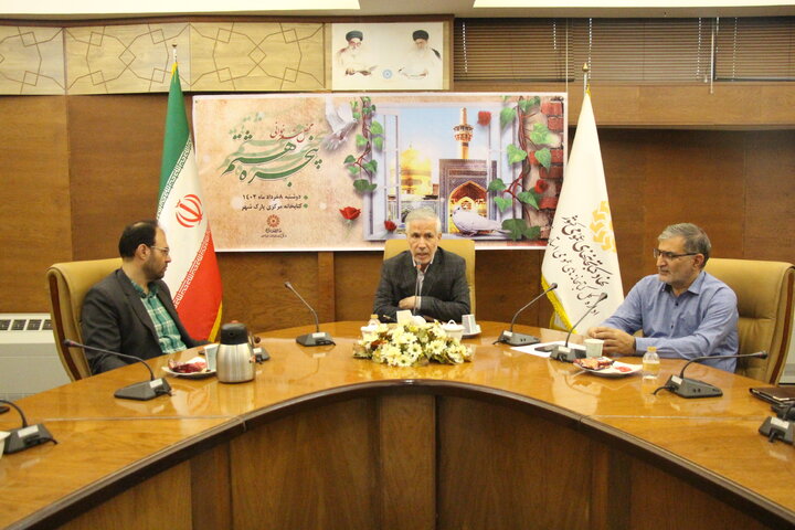 محفل شعر خوانی «پنجره هشتم» به مناسبت میلاد امام رضا(ع) برگزار شد