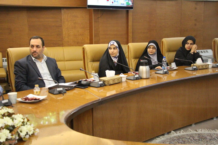 محفل شعر خوانی «پنجره هشتم» به مناسبت میلاد امام رضا(ع) برگزار شد