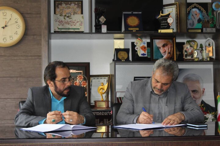 امضای تفاهمنامه همکاری ادارات کل کتابخانههای عمومی و آموزش و پرورش استان کرمان